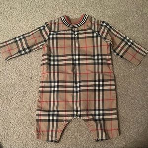 Burberry onesie 3m